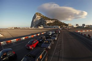 Удавникът Испания и за сламката Гибралтар се хваща