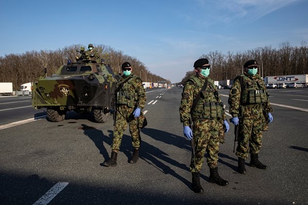 Сърбия обмисля да затвори напълно границите