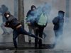 Протестите във Франция взеха осма жертва