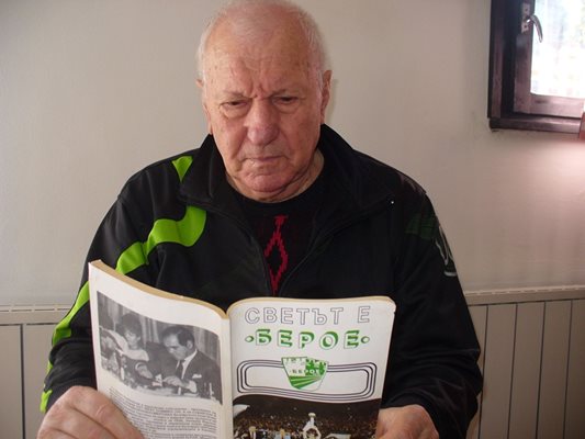 Евгени Янчовски е единственият треньор в стогодишната история на "Берое" /Стара Загора/, извел отбора до шампионската титла на страната - през 1986 година.