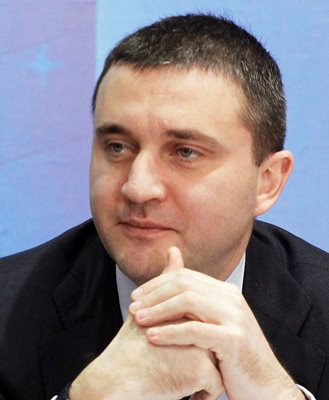 Финансовият министър Владислав Горанов и наети от ведомството му водещи адвокатски кантори са спечелили арбитражи за 1,7 млрд.лв.