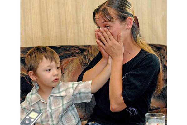 Анна със сина си Андрей, който на 1 август навърши 3 г. Детето все пита къде е Гери.
СНИМКИ: ПАРСЕХ ШУБАРАЛЯН