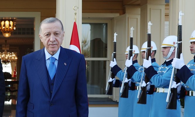 Реджеп Ердоган веднага посети пострадалите райони.
СНИМКА: ГЕТИ ИМИДЖИС