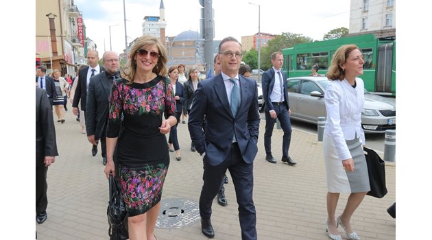 Външните министри на България и Германия се разхождат по улиците на София СНИМКИ: Румяна Тонева