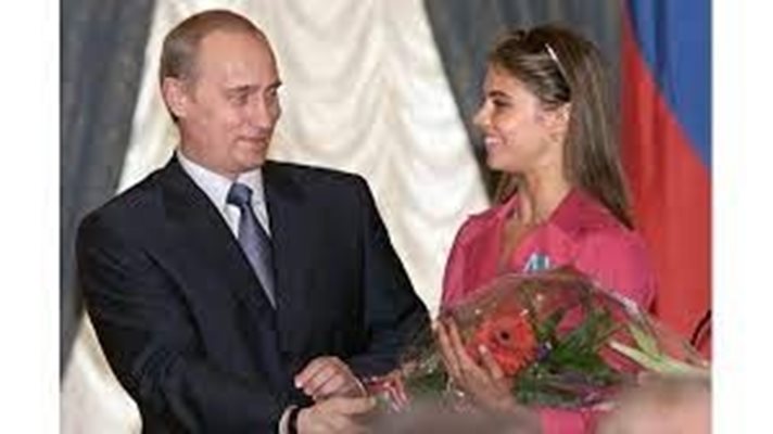 Така изглеждаше Алина при една от първите си официални срещи с Путин. 