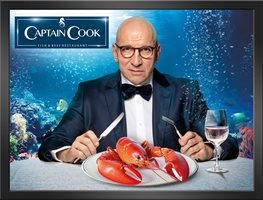 На билборда Левон Хампарцумян е с папийонка и официален костюм пред чиния с омар.