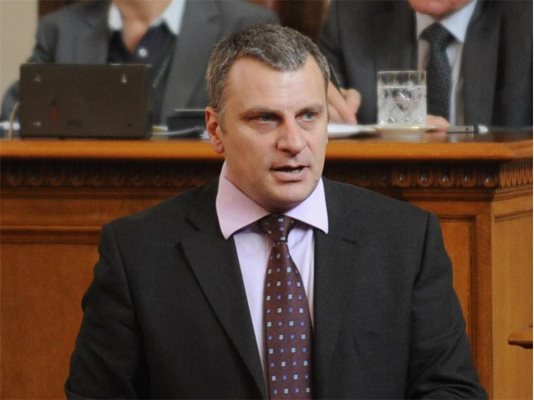 Петър Курумбашев: Само БСП е в първата десетка от големите партии