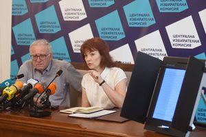 ЦИК: Данните от контролните разписки съвпадат 100% с протокола от машините