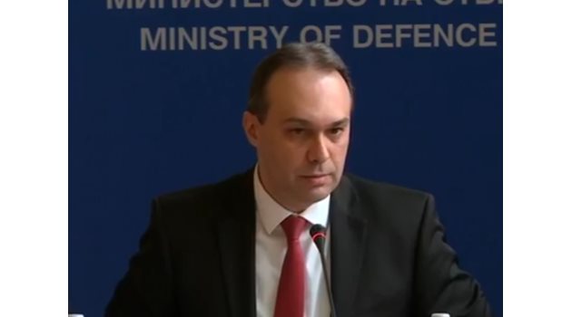 Министърът на отбраната Драгомир Заков СНИМКА: Архив