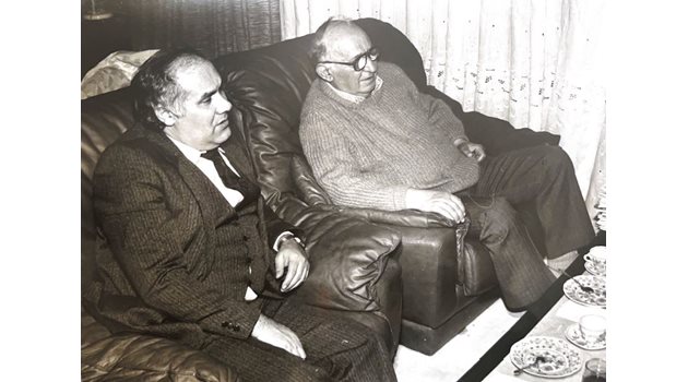 Тодор Живков и съветникът му Костадин Чакъров остават приятели до края.