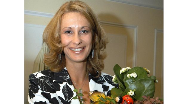 ВЕРИГА: Шефката на пиар отдела на БНТ Силвия Симова и новата є колежка са правили пиар кампании на прибралата парите на Ангел Бончев фондация.