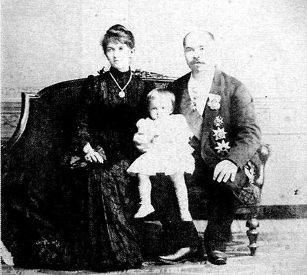 Стефан Стамболов, съпругата му Поликсени и дъщеря им Вера, която не оставя наследници.