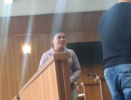 Стефка Стоянова призна, че е плащала такса от 5 евро за ползването на стая в мотела с клиент.