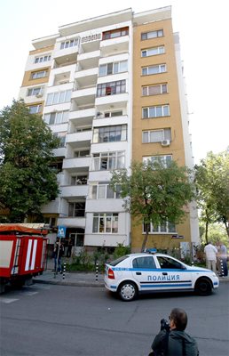 Това е блокът на бул. “Цариградско шосе”, в който вчера асансьор уби жена. 
СНИМКИ: ДЕСИСЛАВА КУЛЕЛИЕВА