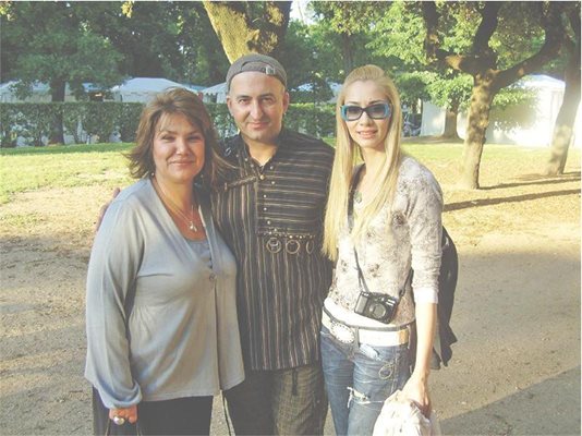 Марта Вачкова (вляво), Дони и Нети бяха сред звездите, които гостуваха в Рим за тридневните празници на българското кино.
СНИМКА: АВТОРКАТА