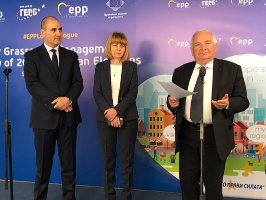 Президентът на Европейската народна партия (ЕНП) Жозеф Дол се срещна с кметовете и председателите на общински съвети от цялата страна, избрани с листата на ГЕРБ. Снимка ГЕРБ