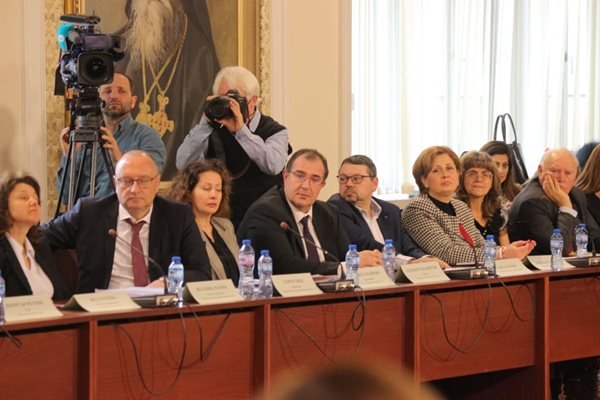 Съдии от специализирания съд по време на дебатите СНИМКА: РУМЯНА ТОНЕВА