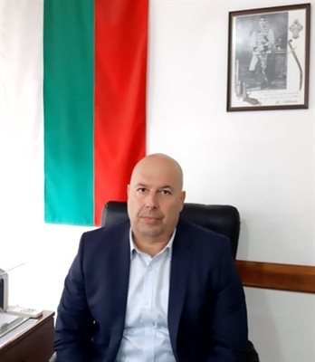 Комисар Васил Костадинов.