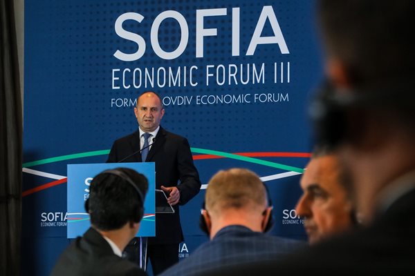 Президентът Румен Радев по време на Третия софийски икономически форум
Снимка: Президентство