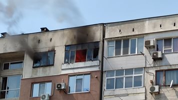 Дете загина при пожар в пловдивския квартал "Кючук Париж" (Видео, снимки)