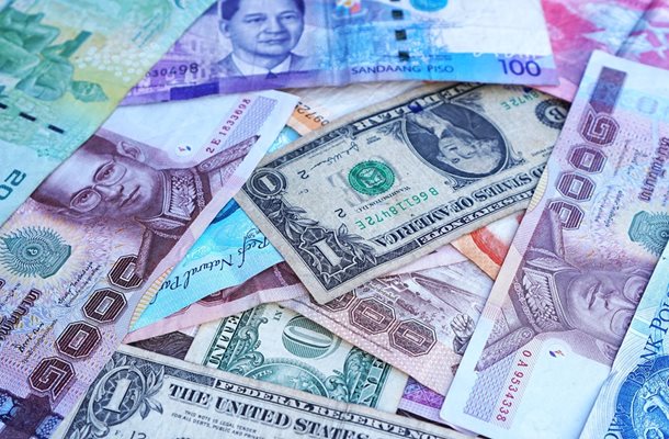 Българите в цялата страна вече имат възможност да си закупят валута онлайн