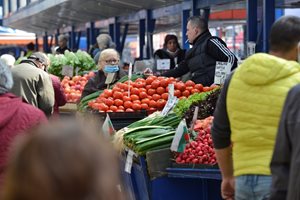 Краставиците трябва да струват 6 лева, но са 8, защото и на толкова вървят (Графика)