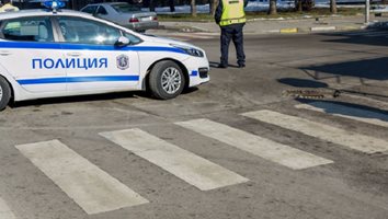 Жена блъсна майка с дете на пешеходна пътека в София и избяга