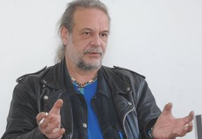 Ръководителят на Катедра “Политически науки” в НБУ проф. Евгений Дайнов