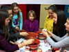 Деца от Чипровци и Монтана боядисаха великденски яйца (Снимки)

