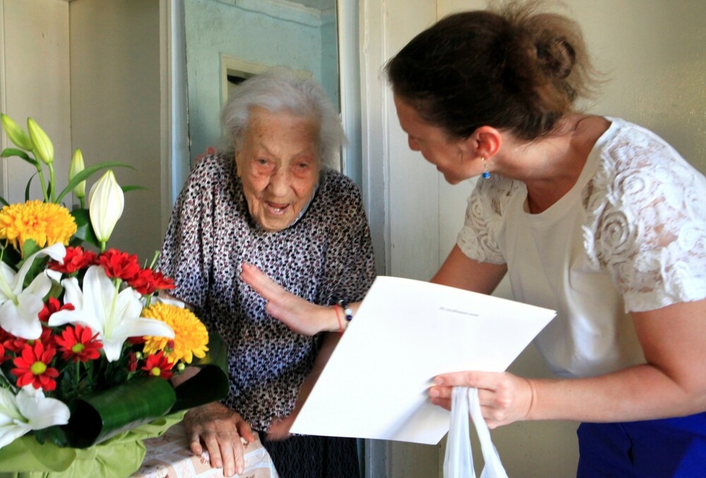 Най-възрастната жена в Свиленград Еленка Ангелова отпразнува 102-ия си рожден ден