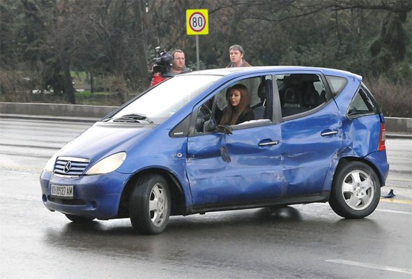 20-годишна помете автобус с 40 ученици на &quot;Цариградско шосе&quot; (галерия)