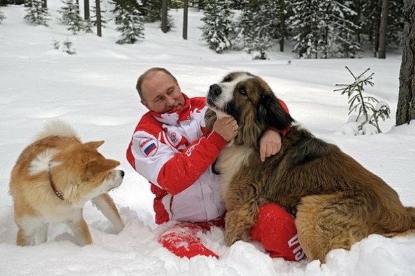 Руският президент с порасналото куче
