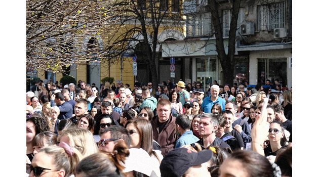 Протестиращите призоваха за справедливи и максимални присъди за извършителите на насилието срещу животни.
Снимки: Георги Кюрпанов- Генк