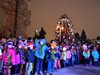 Стотици деца посрещнаха Дядо Коледа във Велико Търново, фойерверки озариха града