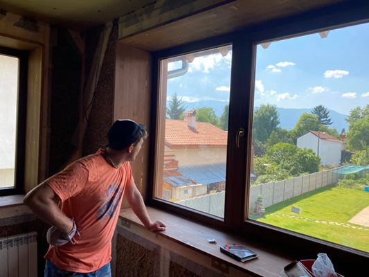 Фахрадин Фахрадинов лично участва при строежа на новия си дом