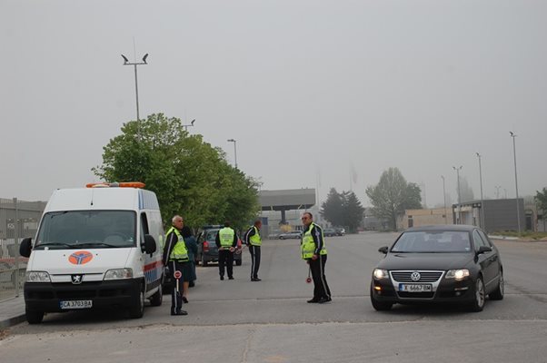 Държавната автомобилна администрация стартира масирани проверки по ГКПП-тата от Капитан Андреево за нерегламентиран превоз на стоки и товари. Снимки: Николай Грудев