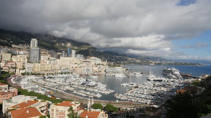 Много известни личности се местят да живеят в Монако, заради нулевото облагане.