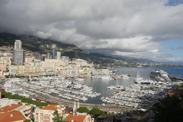 Много известни личности се местят да живеят в Монако, заради нулевото облагане.