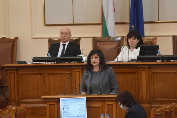 Председателката на групата на ГЕРБ Даниела Дариткова призова съпартийците си да подкрепят президентското вето.