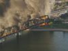 Товарен влак падна от мост в Аризона (Снимки и видео)