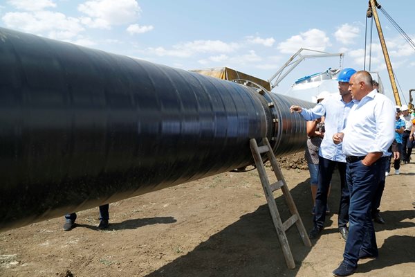 Премиерът Бойко Борисов проверява изграждането на транзитен газопровод за Турция в участъка „Лозенец - Недялско” СНИМКИ: МС