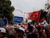 Турците гласуват днес на исторически президентски и парламентарни избори