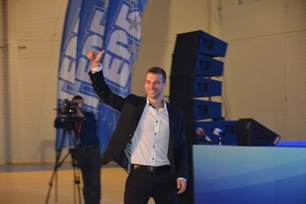 Депутатът от ГЕРБ и международен футболен съдия Стефан Апостолов 