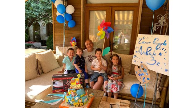 Бойко Борисов честити празника на тригодишния си внук Иван СНИМКА: Фейсбук