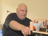 Мъж с ампутиран крак от Свищов затворен вкъщи, няма пари за протеза