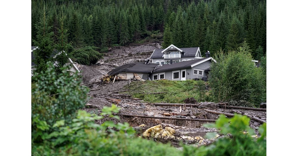 Jordskred i Norge og flom i Sverige på grunn av kraftig regn, hus vasket bort (Bilder)