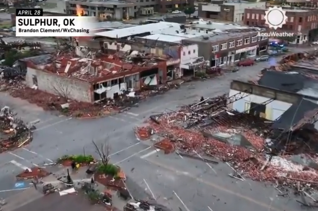 Торнадо взе жертви в Оклахома, бебе на 4 месеца загина (Видео)