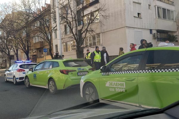 Такситата протестират срещу поскъпването на задължителната "Гражданска отговорност".