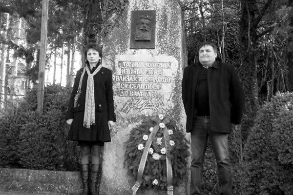 Паметникът на Христо Ботев във врачанското село Осен. Местните патриоти са убедени, че поетът е роден тук.