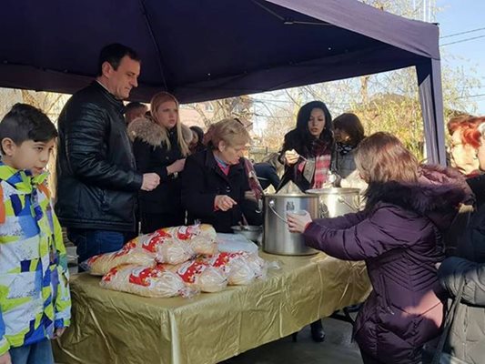 Николай Чунчуков раздаде овчи курбан.